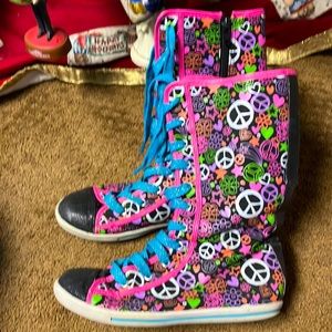 Sneaker boots size 4 big Girls peace by Circo preowned